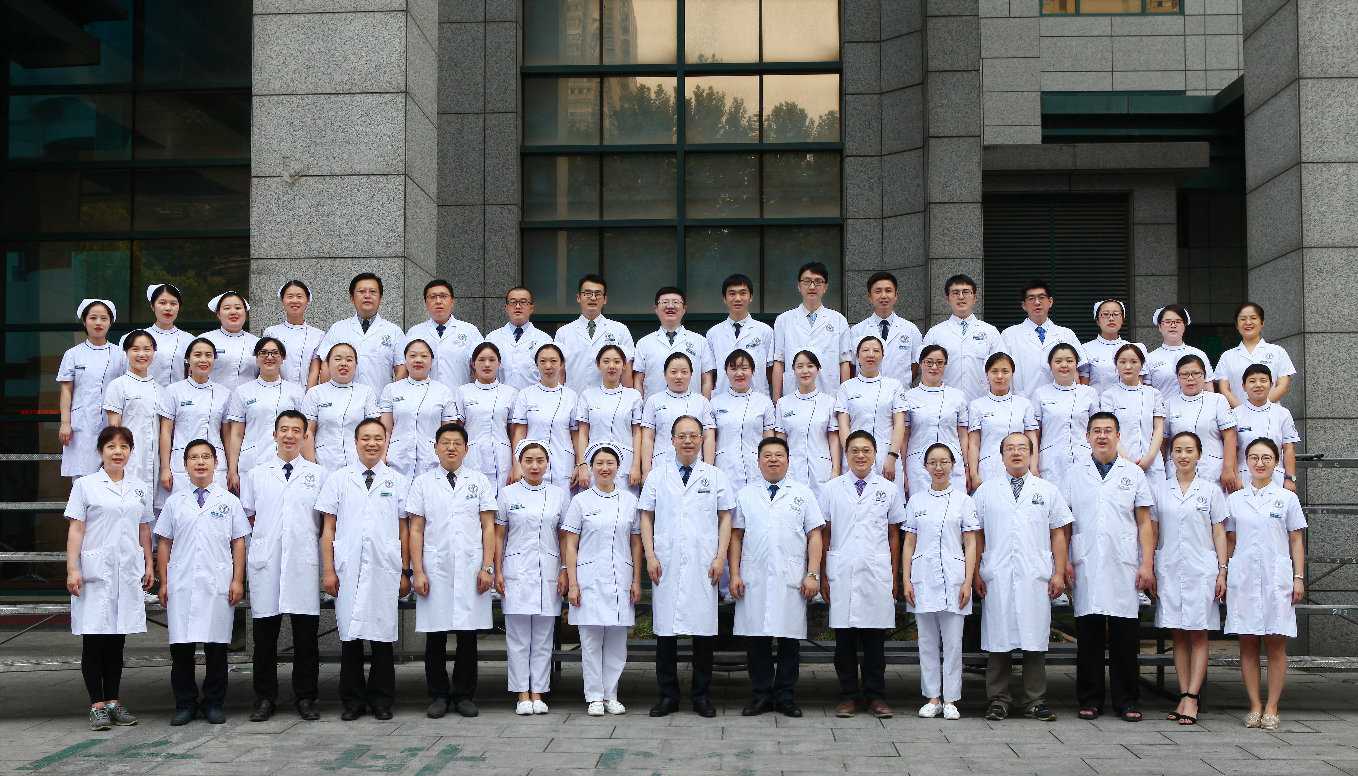 运行医学科合影.jpg