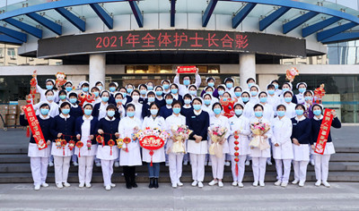 13新老护士长合影（戴口罩）4_副本.jpg