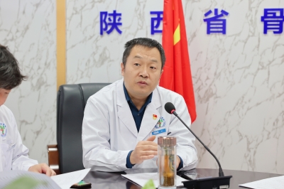 闫院长_副本.jpg