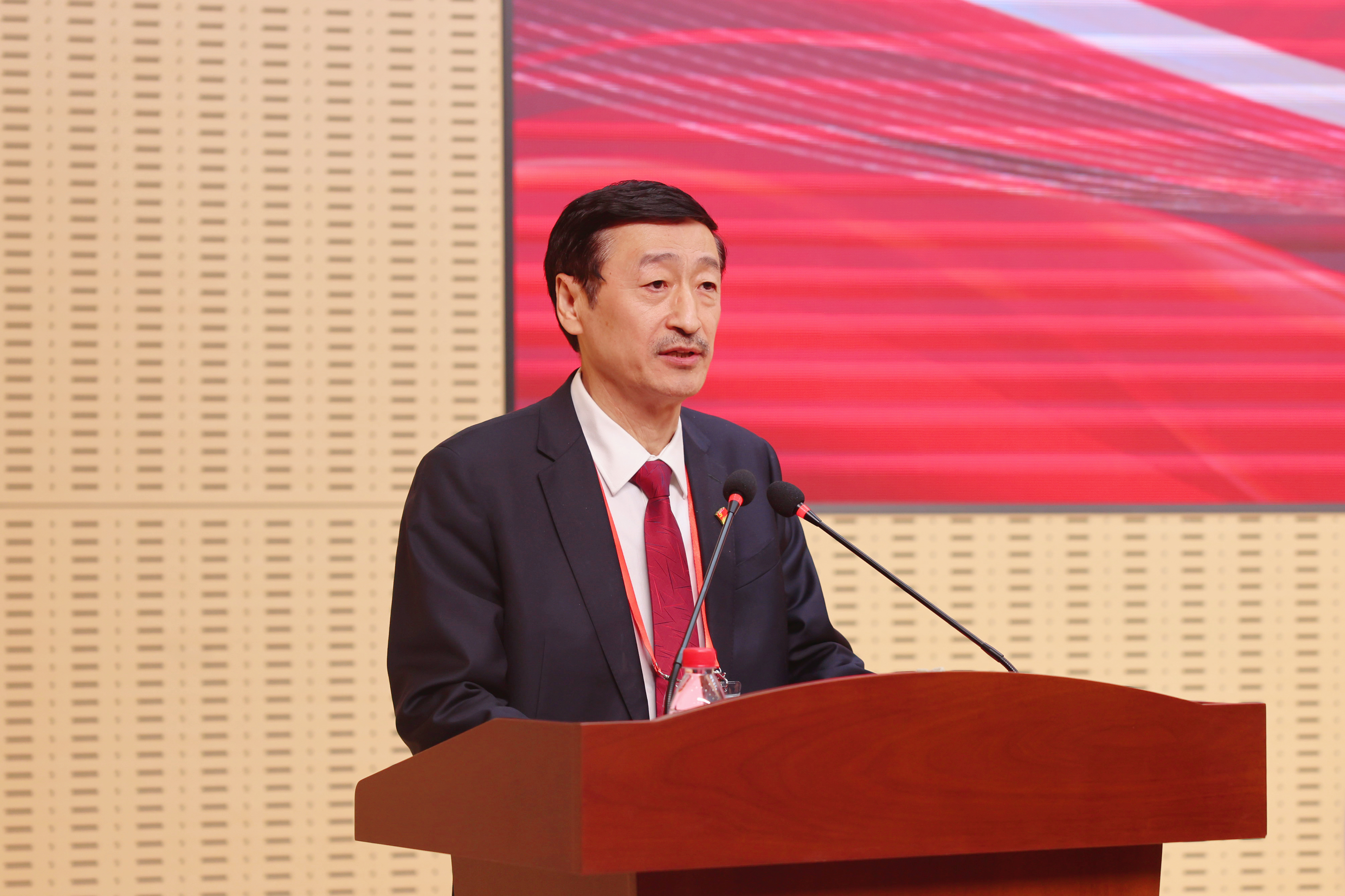 2023西安骨科高峰论坛大会主席郝定均教授致辞.jpg