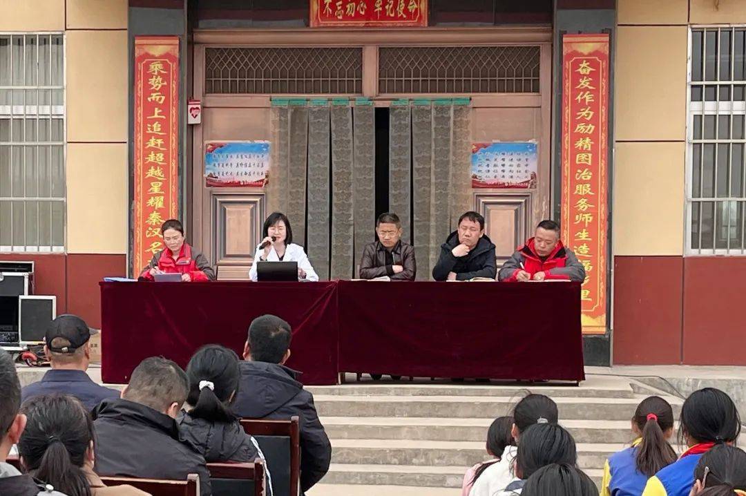 点击图片进入下一页