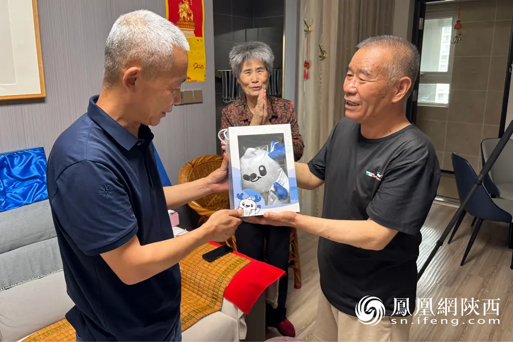 古稀夫妇遇红会义诊：34年前救命恩今再续
